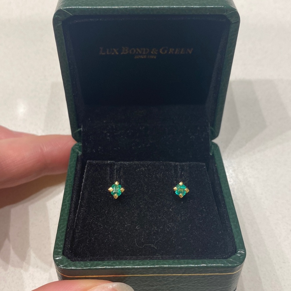 18k Solid Yellow Gold Genuine Emerald Vintage Stud Earrings